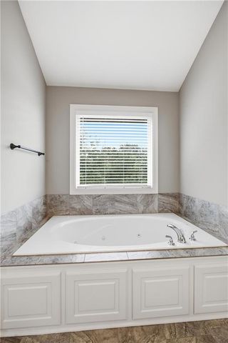 1021 SE Scarlet Court, Blue Springs, MO 64014