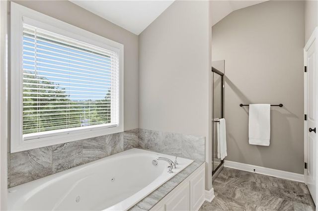 1021 SE Scarlet Court, Blue Springs, MO 64014