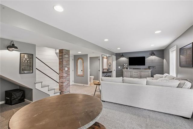 1021 SE Scarlet Court, Blue Springs, MO 64014