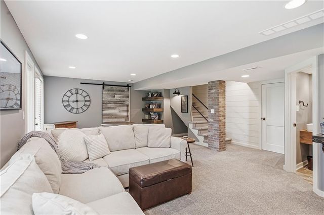 1021 SE Scarlet Court, Blue Springs, MO 64014