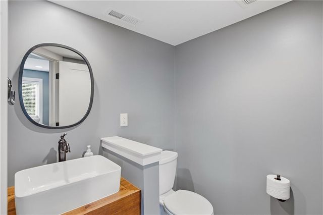 1021 SE Scarlet Court, Blue Springs, MO 64014