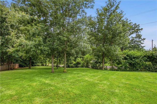 1021 SE Scarlet Court, Blue Springs, MO 64014