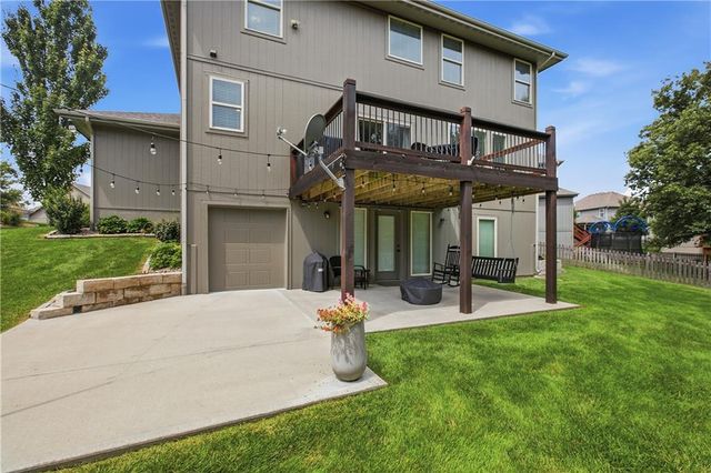 1021 SE Scarlet Court, Blue Springs, MO 64014