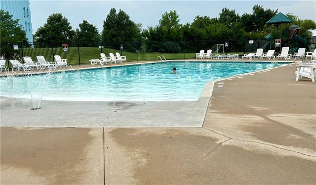 1021 SE Scarlet Court, Blue Springs, MO 64014