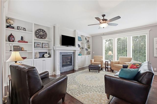 1021 SE Scarlet Court, Blue Springs, MO 64014