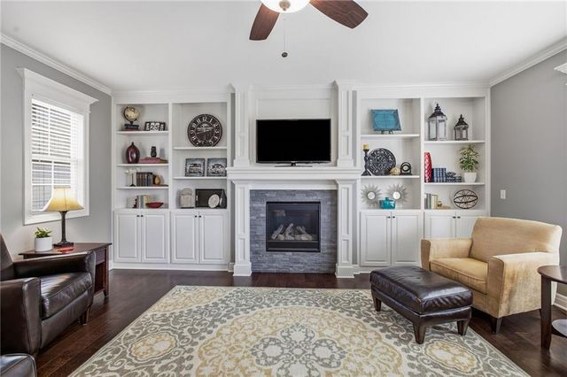 1021 SE Scarlet Court, Blue Springs, MO 64014