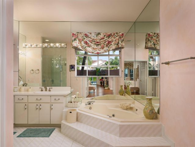 70 Cayman Place, Palm Beach Gardens, FL 33418