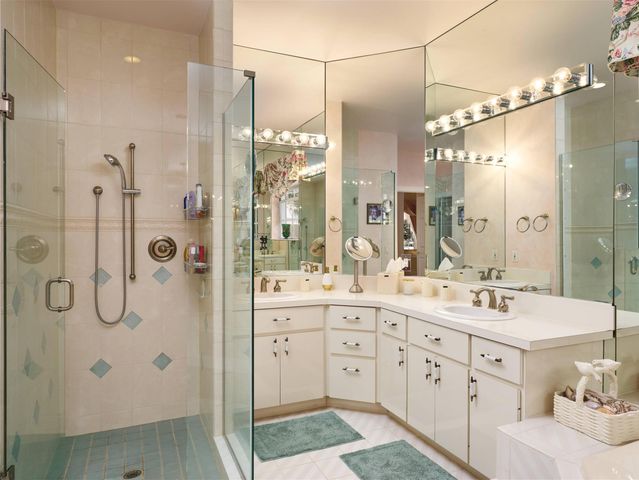 70 Cayman Place, Palm Beach Gardens, FL 33418