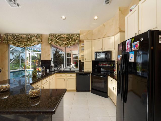 70 Cayman Place, Palm Beach Gardens, FL 33418