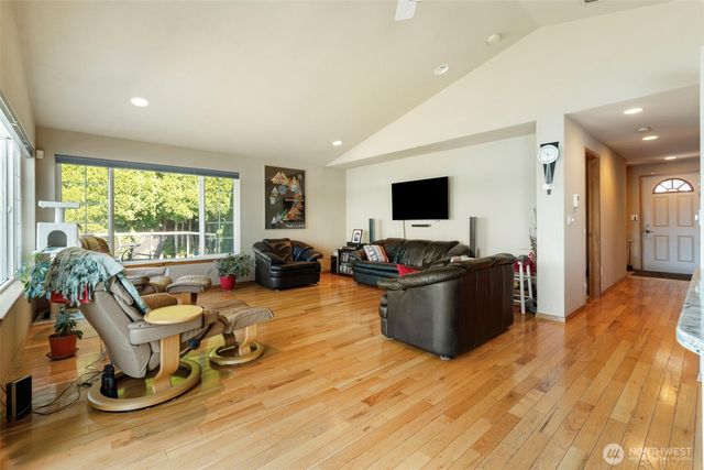 441 W Nahwatzel Beach Drive, Shelton, WA 98584