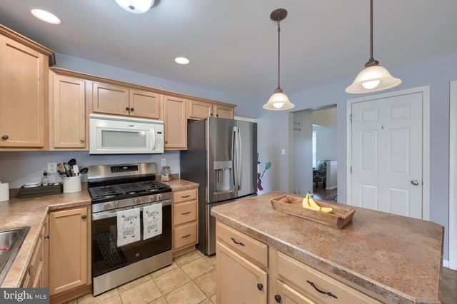 137 PICKWICK CIR, Palmyra, PA 17078