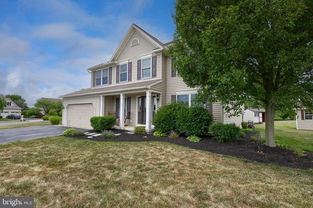 137 PICKWICK CIR, Palmyra, PA 17078