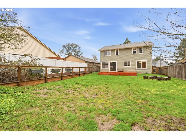 1559 E 2ND St, Newberg, OR 97132