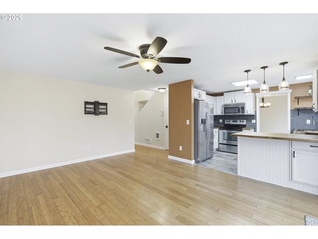 1559 E 2ND St, Newberg, OR 97132