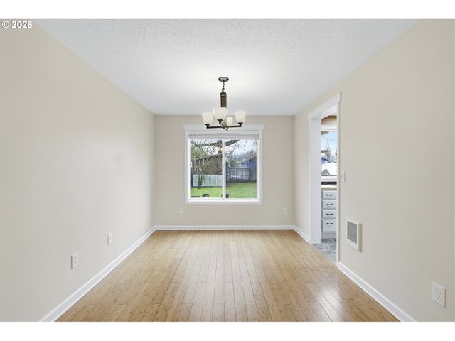 1559 E 2ND St, Newberg, OR 97132