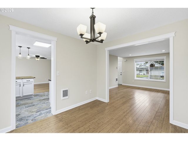 1559 E 2ND St, Newberg, OR 97132