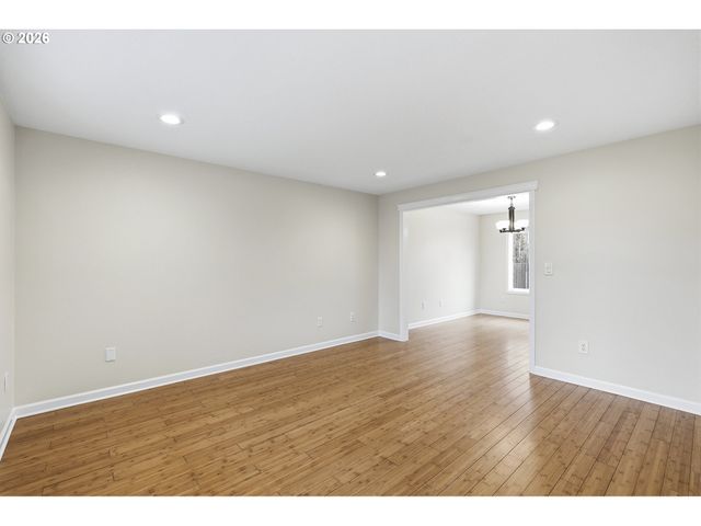 1559 E 2ND St, Newberg, OR 97132