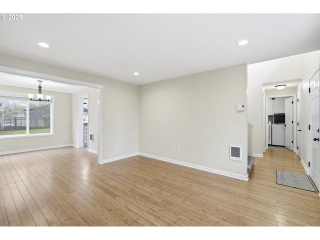 1559 E 2ND St, Newberg, OR 97132