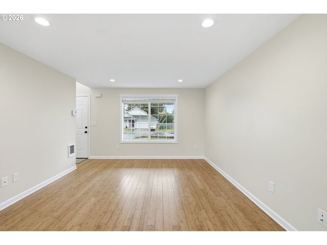 1559 E 2ND St, Newberg, OR 97132