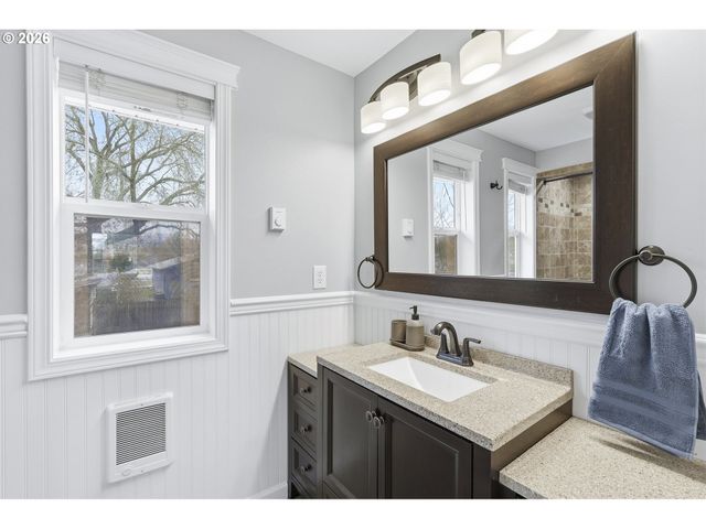 1559 E 2ND St, Newberg, OR 97132