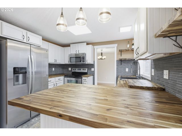 1559 E 2ND St, Newberg, OR 97132