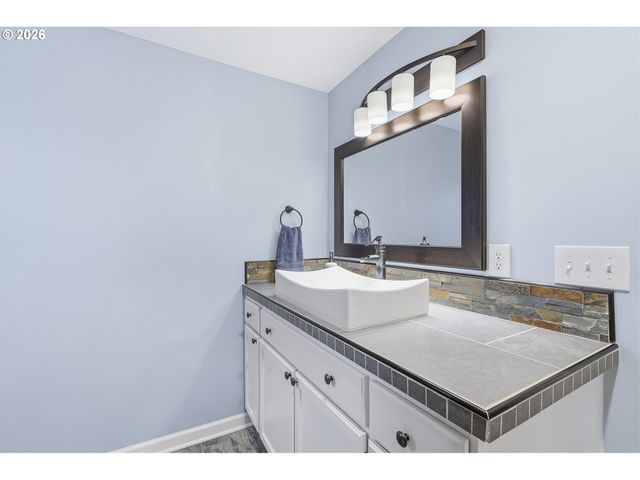 1559 E 2ND St, Newberg, OR 97132