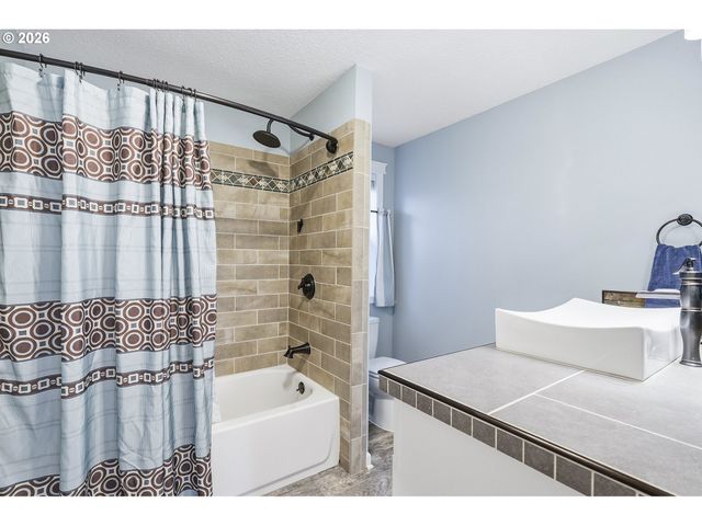 1559 E 2ND St, Newberg, OR 97132