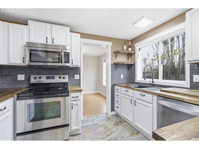 1559 E 2ND St, Newberg, OR 97132