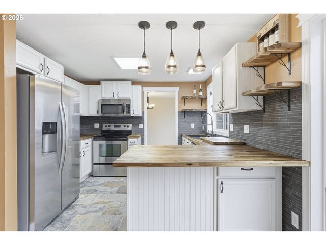 1559 E 2ND St, Newberg, OR 97132