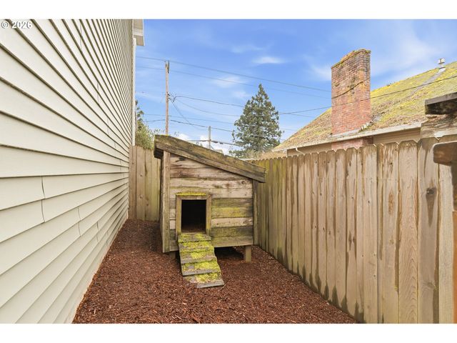 1559 E 2ND St, Newberg, OR 97132