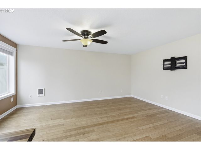 1559 E 2ND St, Newberg, OR 97132