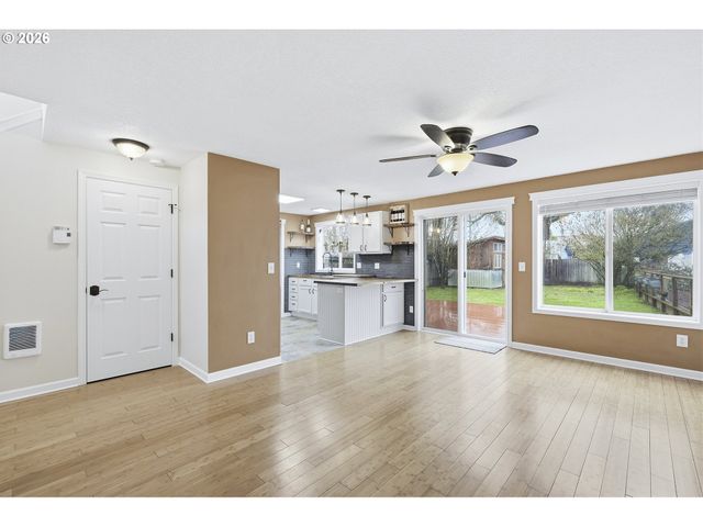 1559 E 2ND St, Newberg, OR 97132