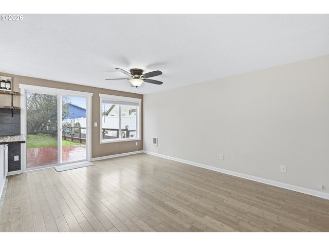 1559 E 2ND St, Newberg, OR 97132