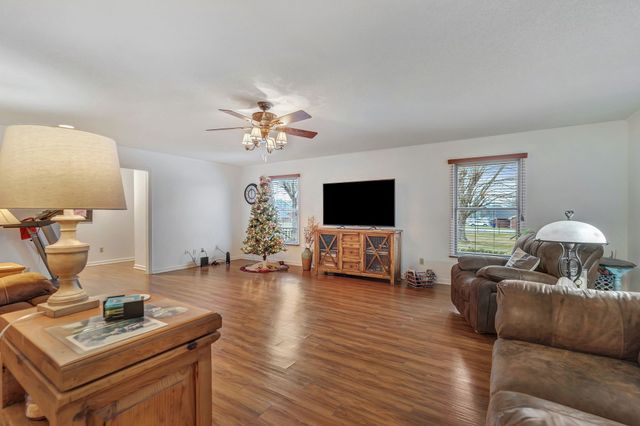 1210 Hills Chapel Rd, Manchester, TN 37355