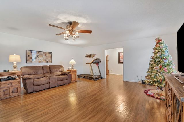 1210 Hills Chapel Rd, Manchester, TN 37355