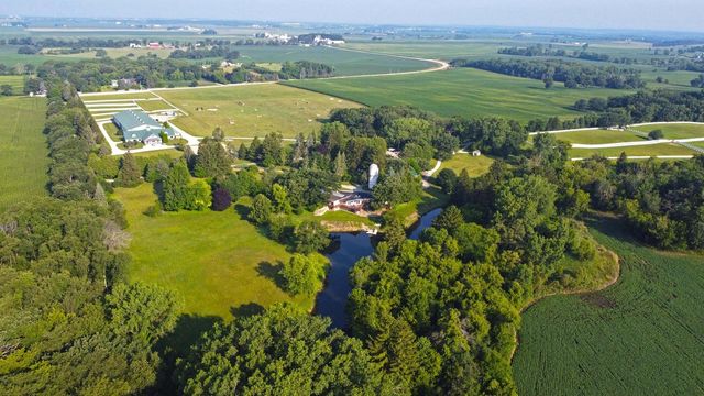 W1800 County Road B, Genoa City, WI 53128