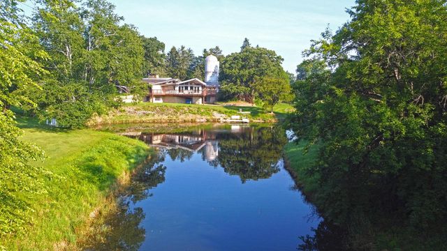 W1800 County Road B, Genoa City, WI 53128