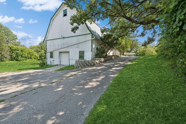 W1800 County Road B, Genoa City, WI 53128