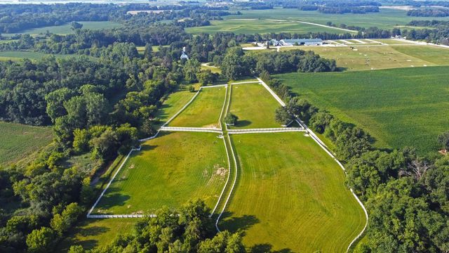 W1800 County Road B, Genoa City, WI 53128