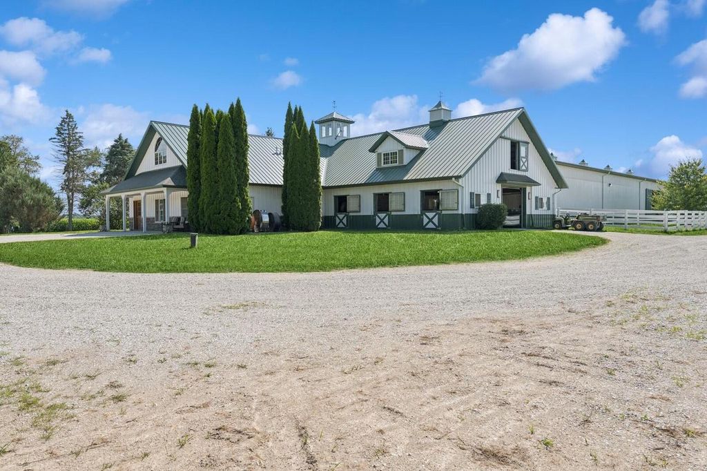 W1800 County Road B, Genoa City, WI 53128