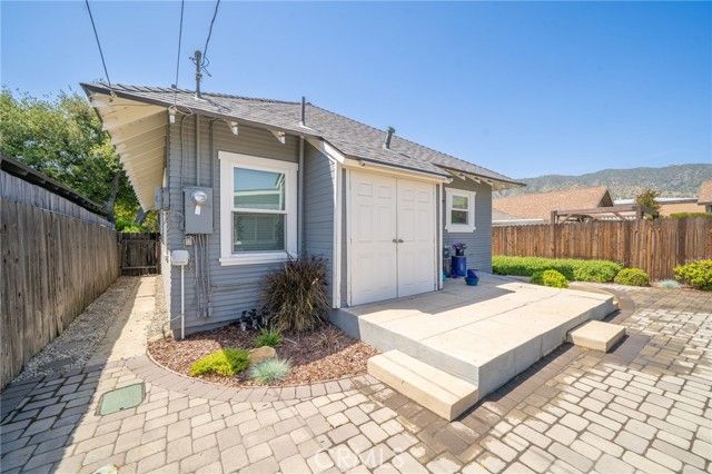 124 N Vista Bonita Avenue, Glendora, CA 91741