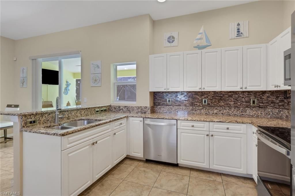 Image 4 of property listing at 134 SE 18th ST, Cape Coral, FL 33990