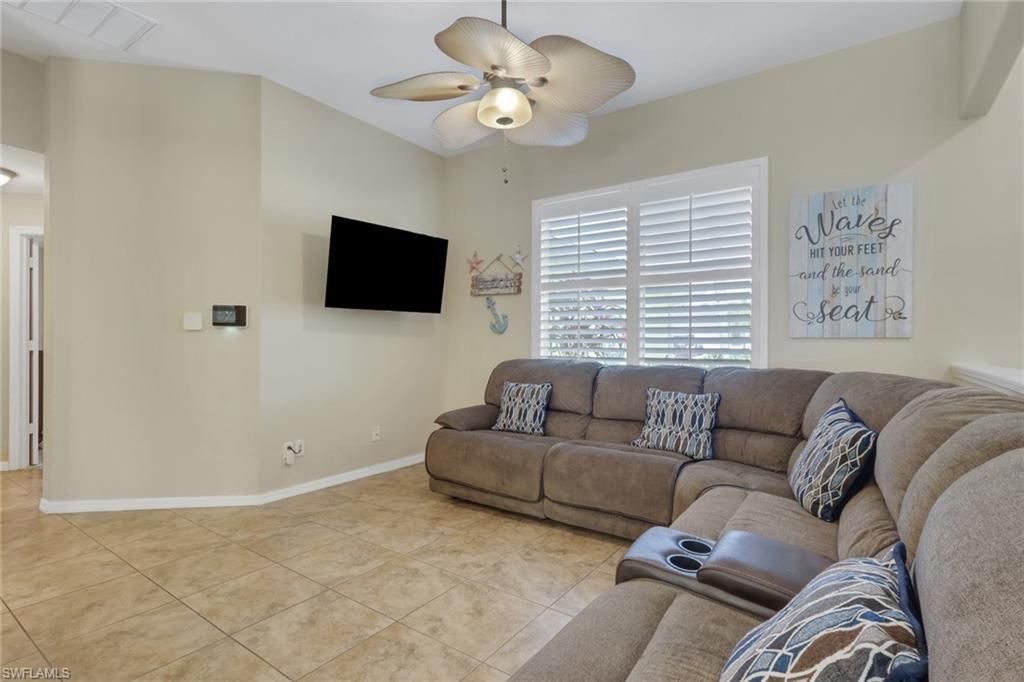 Image 8 of property listing at 134 SE 18th ST, Cape Coral, FL 33990