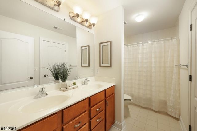 64 Bedford Dr, Montgomery Twp., NJ 08558