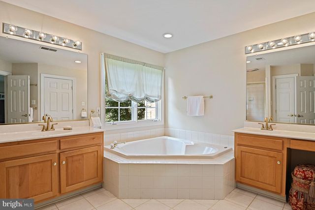 10560 FOX FOREST DR, Great Falls, VA 22066