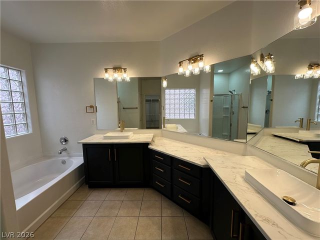 5728 Flying Birdie Avenue, Las Vegas, NV 89122