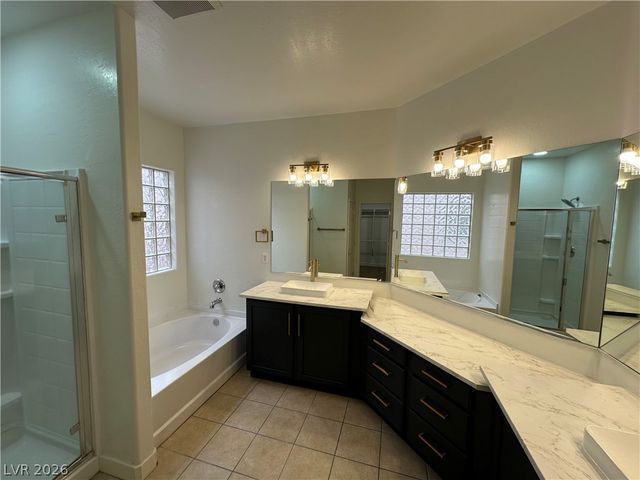 5728 Flying Birdie Avenue, Las Vegas, NV 89122