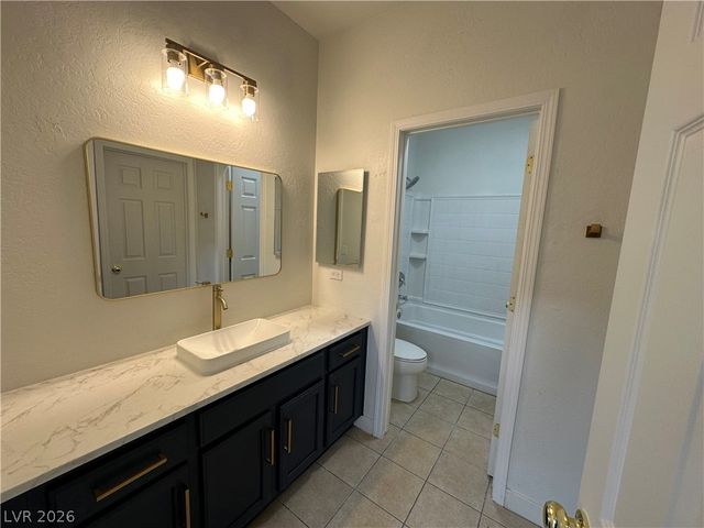 5728 Flying Birdie Avenue, Las Vegas, NV 89122