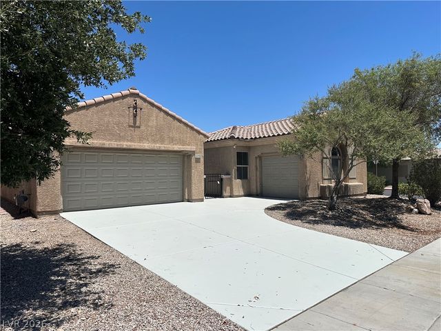 5728 Flying Birdie Avenue, Las Vegas, NV 89122