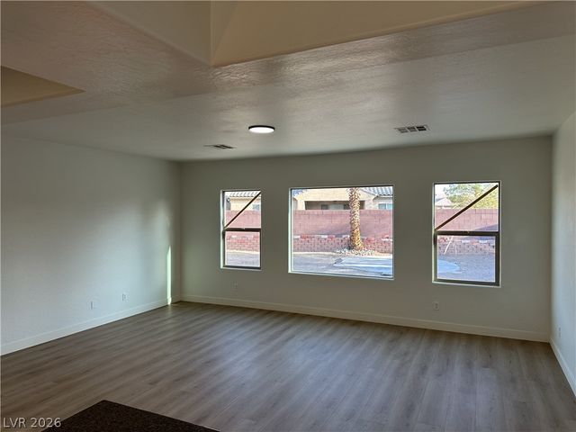 5728 Flying Birdie Avenue, Las Vegas, NV 89122